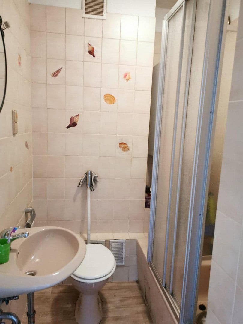 4 bedroom flat to rent, 100 m², Gartsträucherstr.113, Duisburg, North Rhine-Westphalia 4 bedroom flat to rent, 100 m², Gartsträucherstr.113, Duisburg, North Rhine-Westphalia