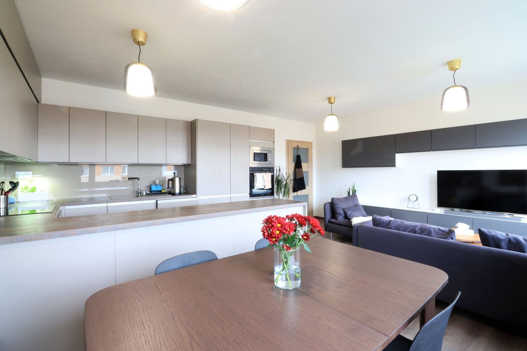 2 bedroom with open-plan kitchen flat to rent, 68 m², Vokáčova, Prague, Prague 2 bedroom with open-plan kitchen flat to rent, 68 m², Vokáčova, Prague, Prague