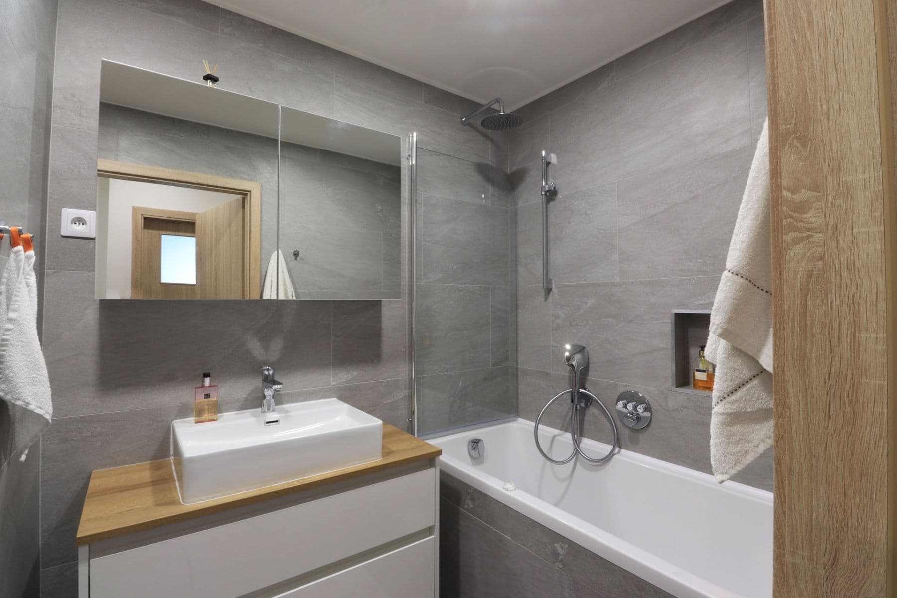 2 bedroom with open-plan kitchen flat to rent, 68 m², Vokáčova, Prague, Prague 2 bedroom with open-plan kitchen flat to rent, 68 m², Vokáčova, Prague, Prague