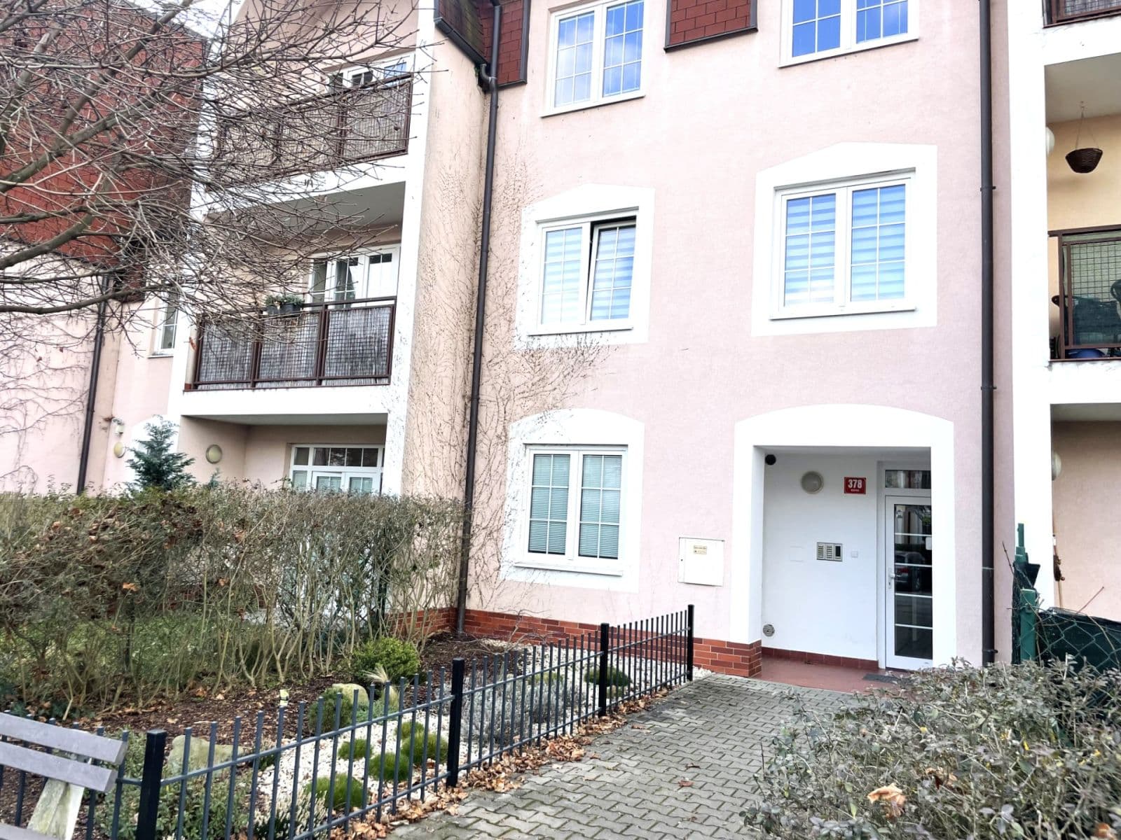 Studio flat for sale, 45 m², Ve Stromkách, Vestec, Středočeský Region Studio flat for sale, 45 m², Ve Stromkách, Vestec, Středočeský Region