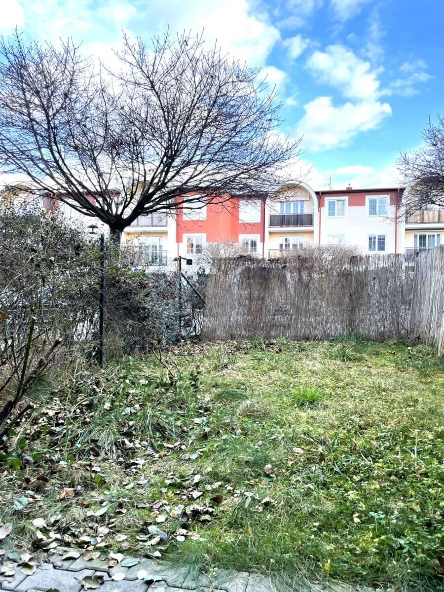 Studio flat for sale, 45 m², Ve Stromkách, Vestec, Středočeský Region Studio flat for sale, 45 m², Ve Stromkách, Vestec, Středočeský Region