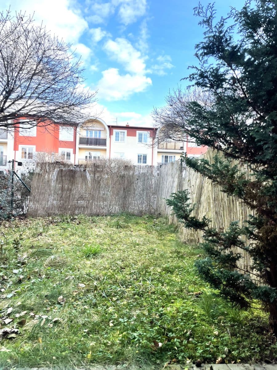 Studio flat for sale, 45 m², Ve Stromkách, Vestec, Středočeský Region Studio flat for sale, 45 m², Ve Stromkách, Vestec, Středočeský Region