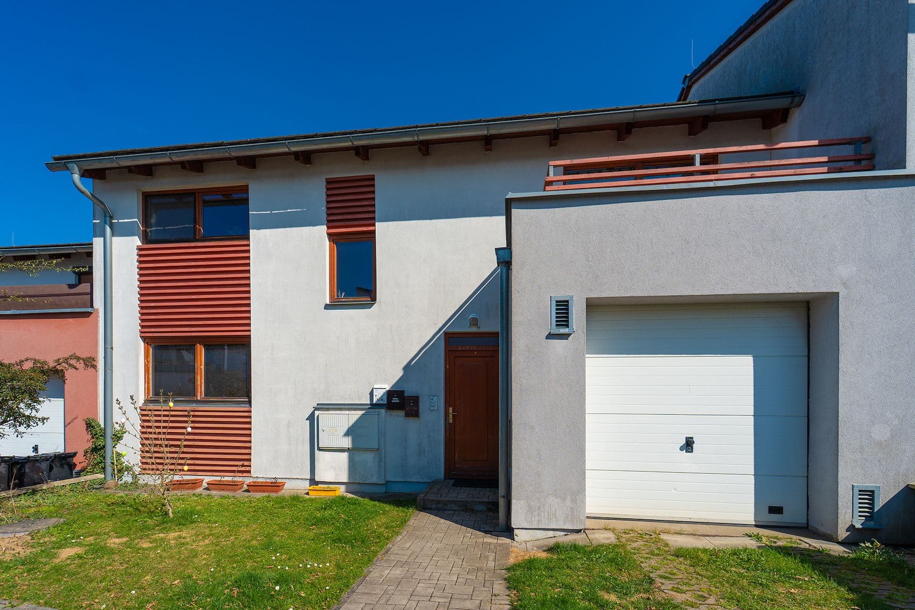 Studio flat for sale, 36 m², Kosatcová, Říčany, Středočeský Region Studio flat for sale, 36 m², Kosatcová, Říčany, Středočeský Region