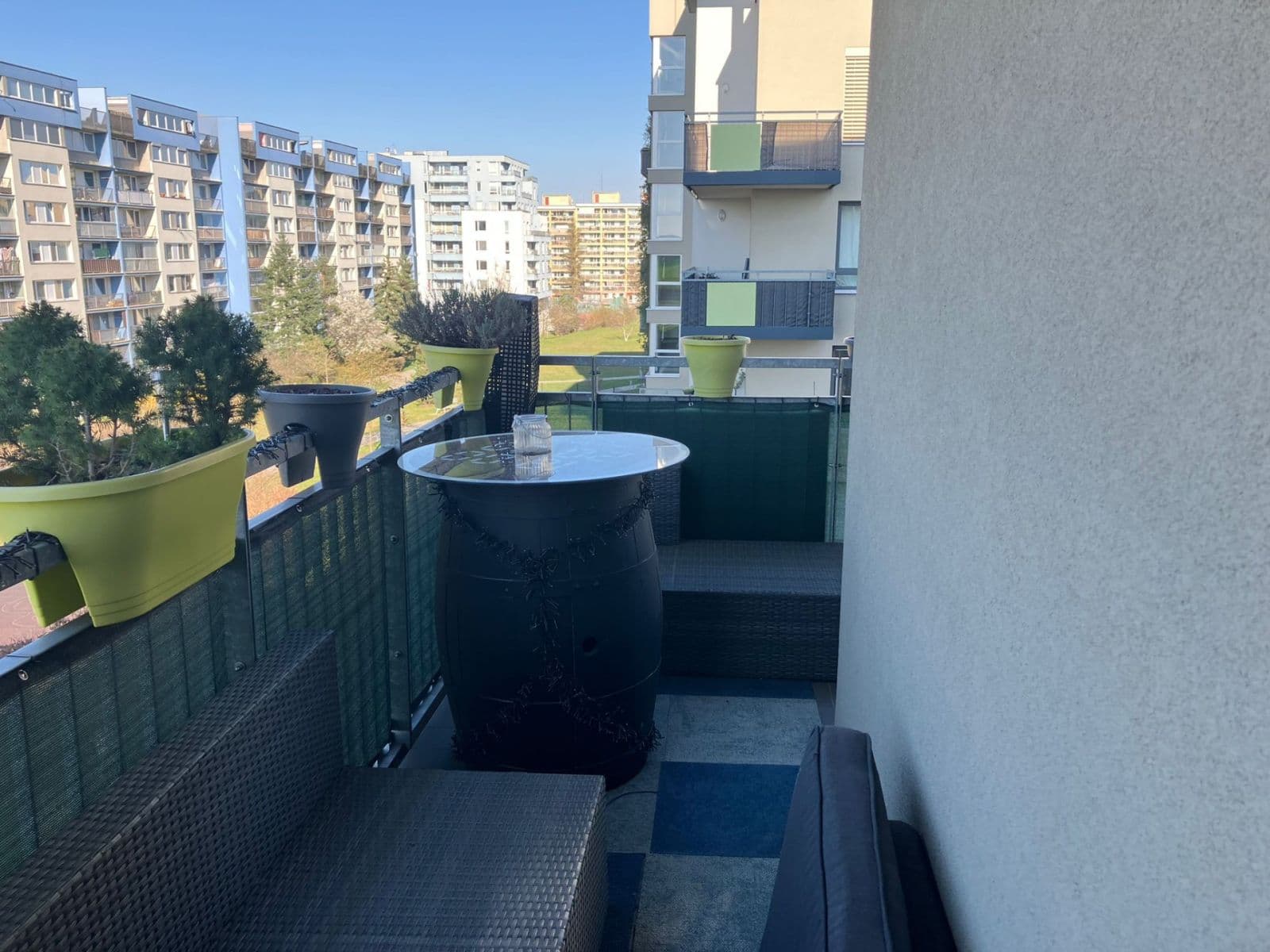 2 bedroom with open-plan kitchen flat to rent, 70 m², Rižská, Prague, Prague 2 bedroom with open-plan kitchen flat to rent, 70 m², Rižská, Prague, Prague