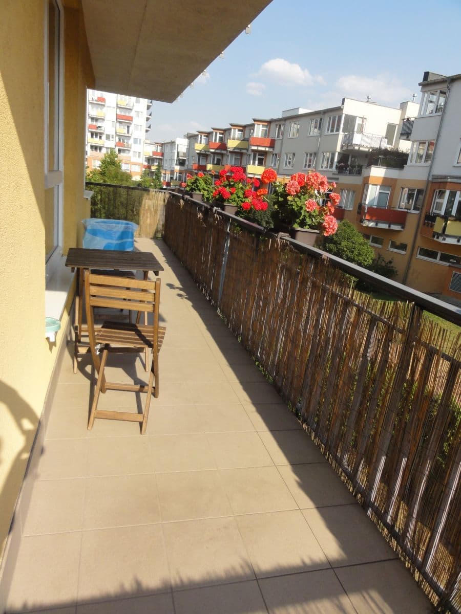 1 bedroom with open-plan kitchen flat to rent, 46 m², Pod Harfou, Prague, Prague 1 bedroom with open-plan kitchen flat to rent, 46 m², Pod Harfou, Prague, Prague