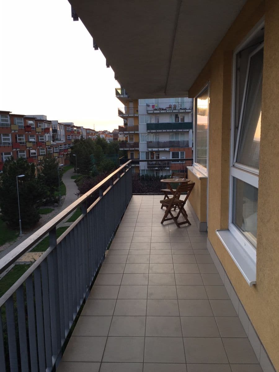 1 bedroom with open-plan kitchen flat to rent, 46 m², Pod Harfou, Prague, Prague 1 bedroom with open-plan kitchen flat to rent, 46 m², Pod Harfou, Prague, Prague