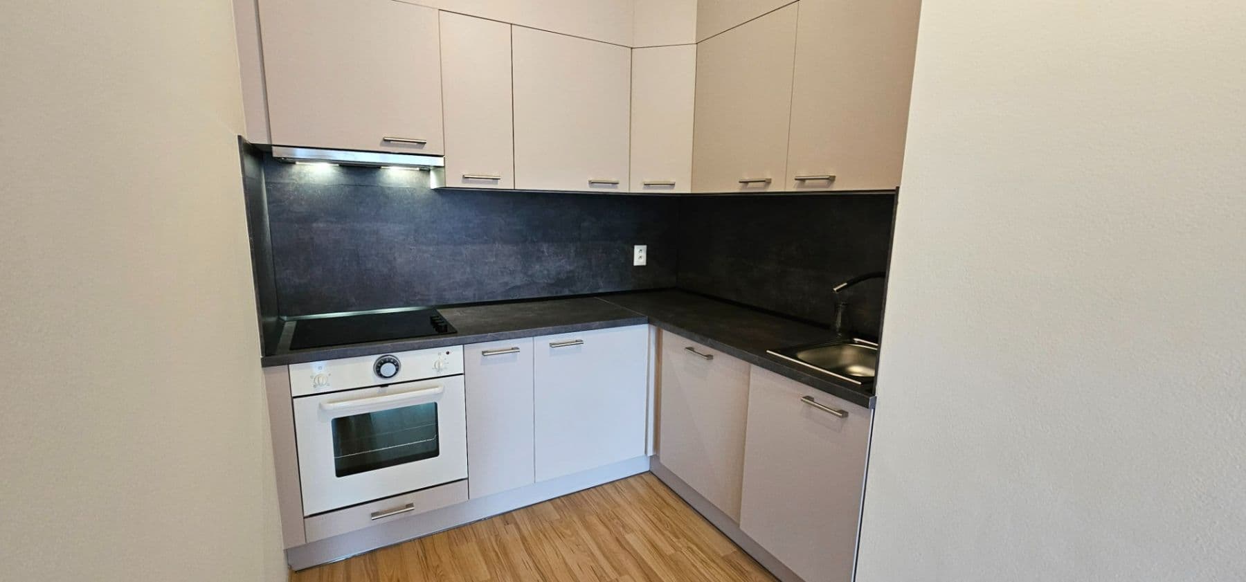 1 bedroom with open-plan kitchen flat to rent, 46 m², Pod Harfou, Prague, Prague 1 bedroom with open-plan kitchen flat to rent, 46 m², Pod Harfou, Prague, Prague