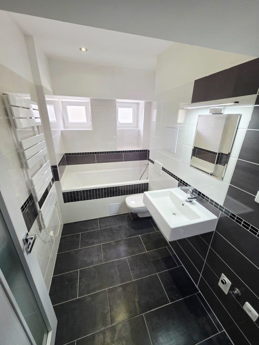 1 bedroom with open-plan kitchen flat to rent, 55 m², Mojmírovo náměstí, Brno, Jihomoravský Region 1 bedroom with open-plan kitchen flat to rent, 55 m², Mojmírovo náměstí, Brno, Jihomoravský Region