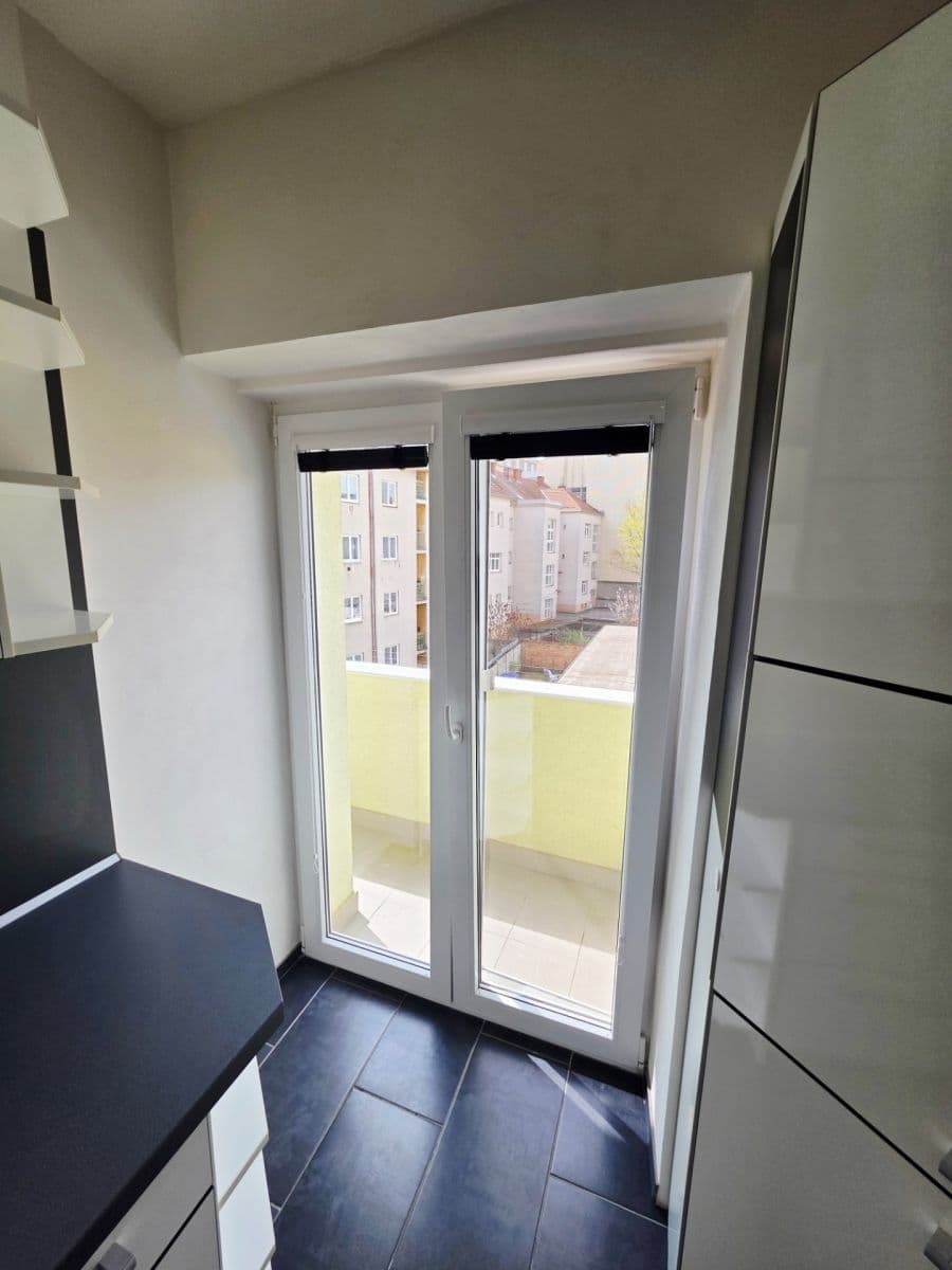 1 bedroom with open-plan kitchen flat to rent, 55 m², Mojmírovo náměstí, Brno, Jihomoravský Region 1 bedroom with open-plan kitchen flat to rent, 55 m², Mojmírovo náměstí, Brno, Jihomoravský Region