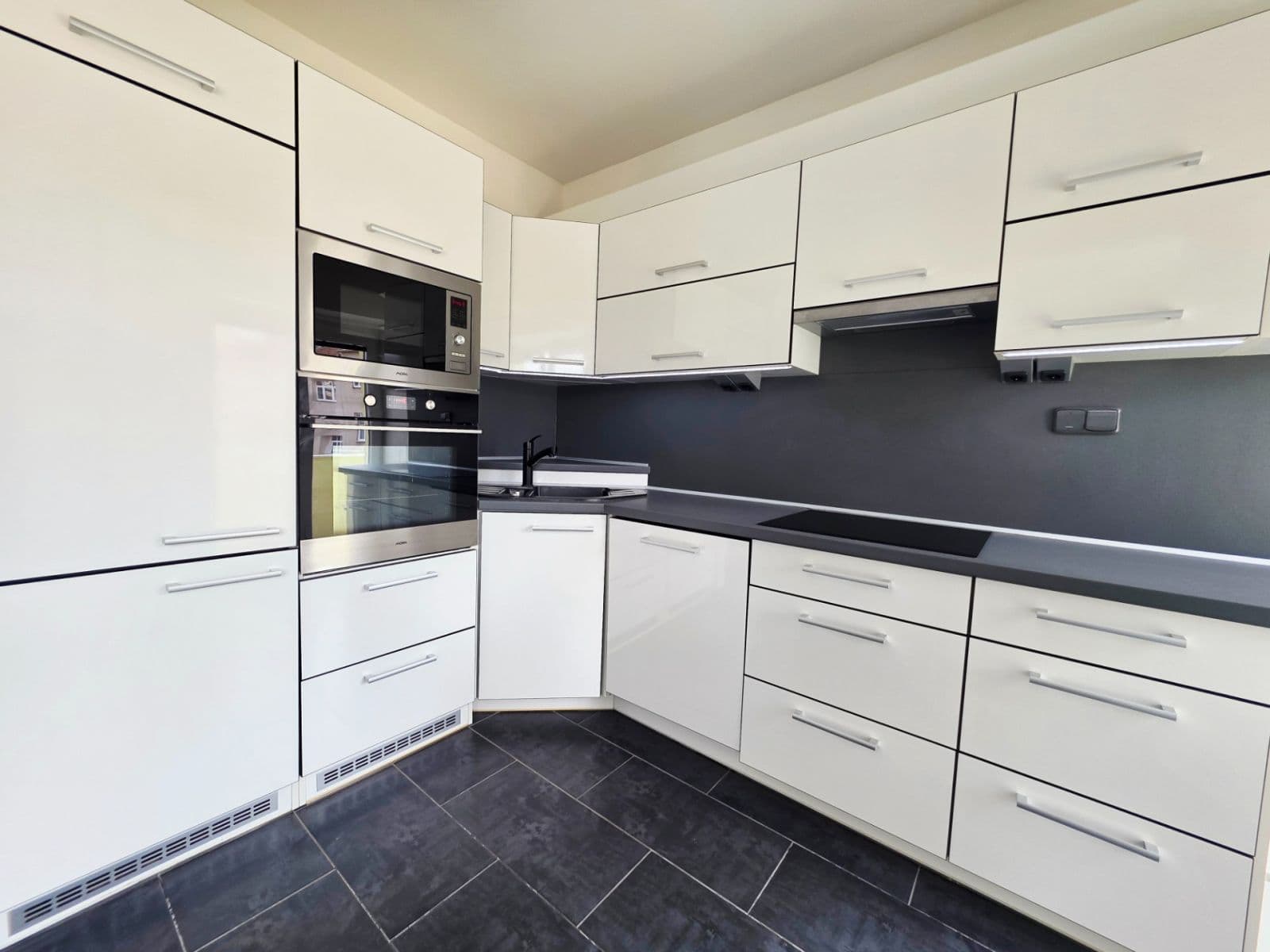 1 bedroom with open-plan kitchen flat to rent, 55 m², Mojmírovo náměstí, Brno, Jihomoravský Region 1 bedroom with open-plan kitchen flat to rent, 55 m², Mojmírovo náměstí, Brno, Jihomoravský Region