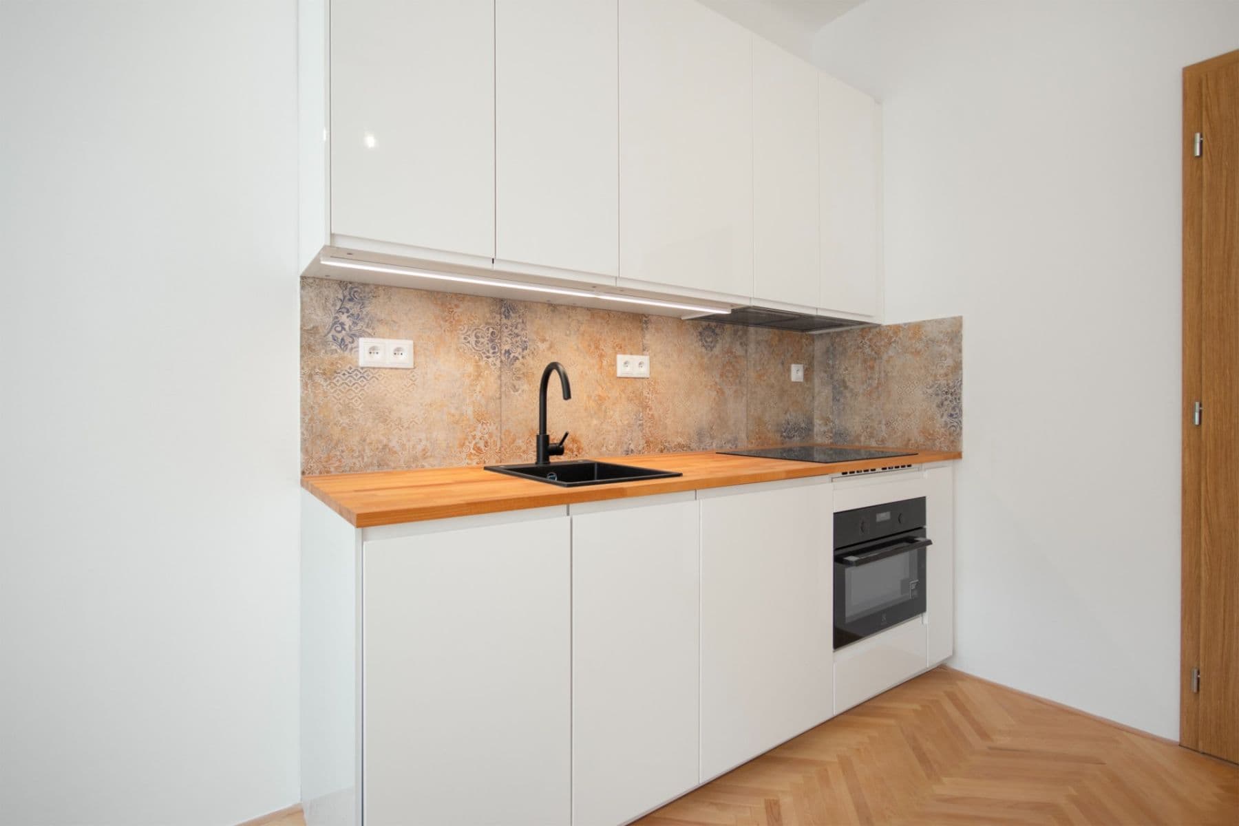 Studio flat to rent, 21 m², Bělehradská, Prague, Prague Studio flat to rent, 21 m², Bělehradská, Prague, Prague