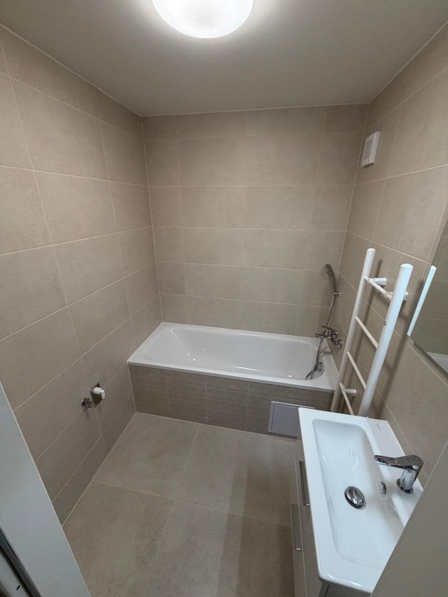 2 bedroom with open-plan kitchen flat to rent, 62 m², V Průčelí, Prague, Prague 2 bedroom with open-plan kitchen flat to rent, 62 m², V Průčelí, Prague, Prague