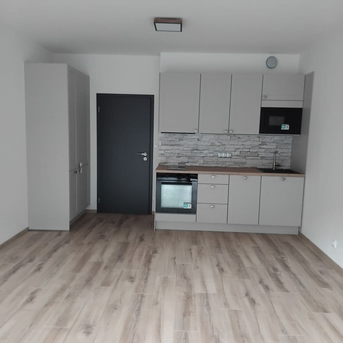 Studio flat to rent, 33 m², Gerstelova, Prague, Prague Studio flat to rent, 33 m², Gerstelova, Prague, Prague