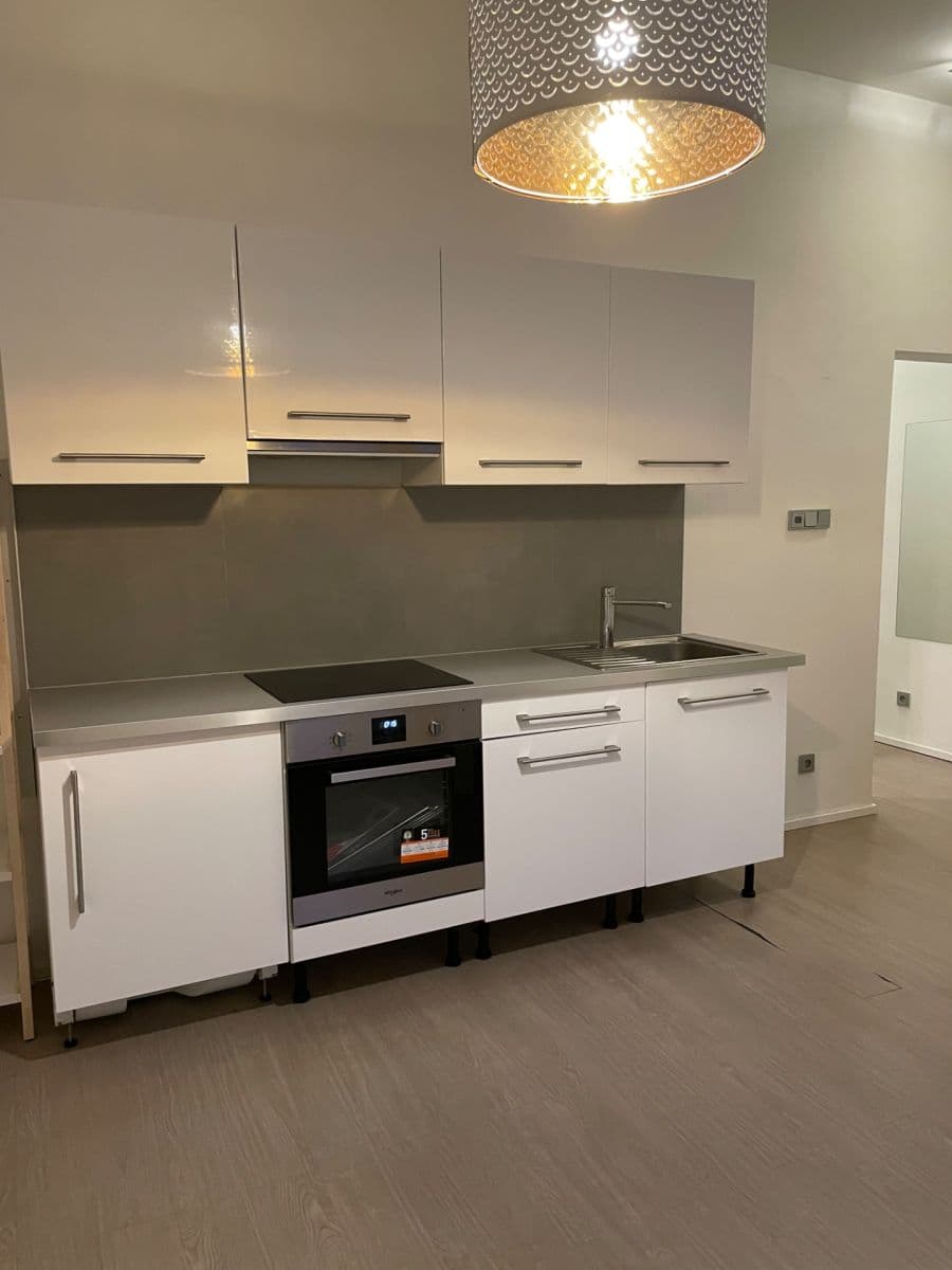 1 bedroom with open-plan kitchen flat to rent, 34 m², Zahradnická, Brno, Jihomoravský Region 1 bedroom with open-plan kitchen flat to rent, 34 m², Zahradnická, Brno, Jihomoravský Region