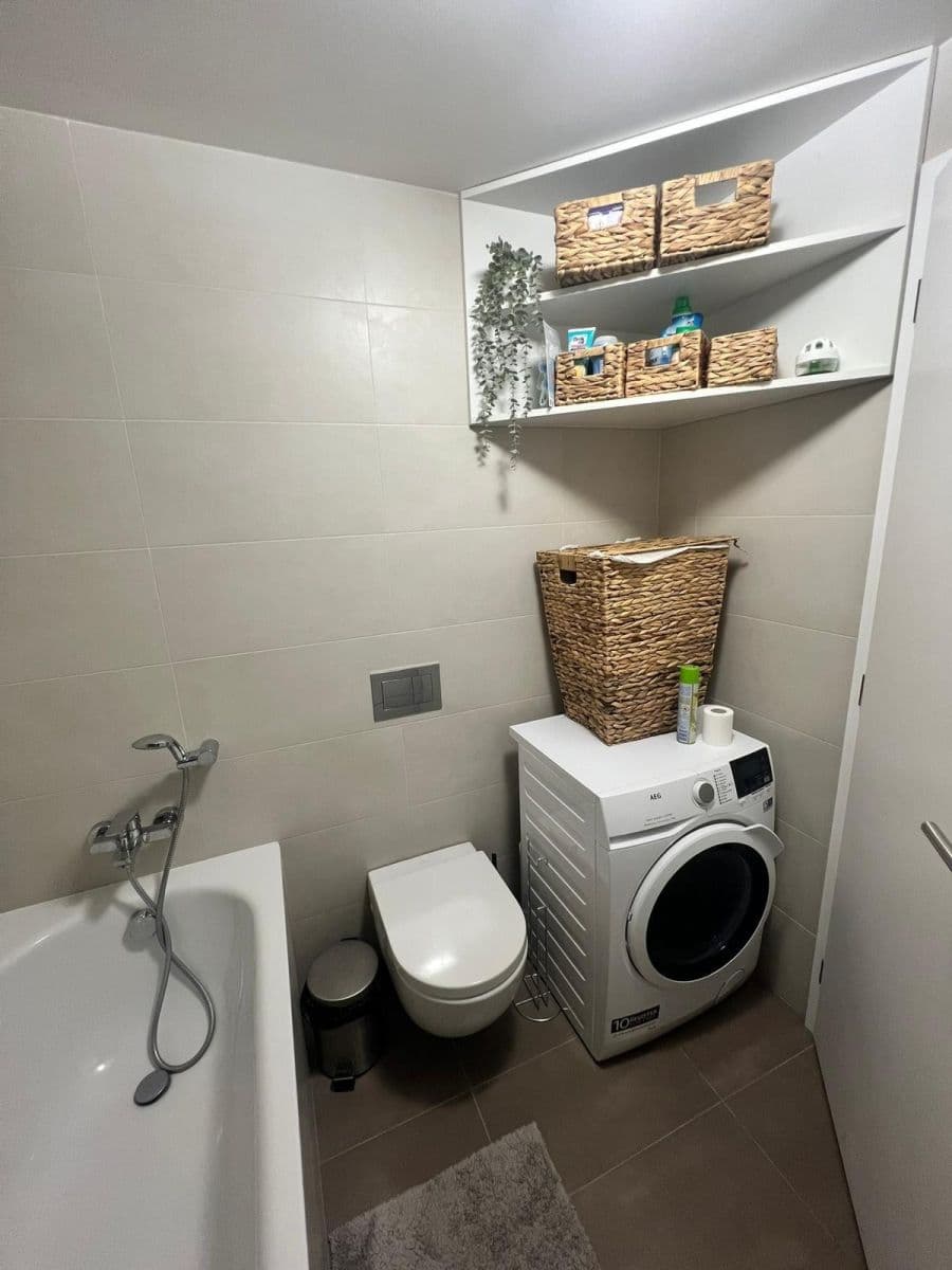 Studio flat to rent, 49 m², Zvěřinova, Prague, Prague Studio flat to rent, 49 m², Zvěřinova, Prague, Prague