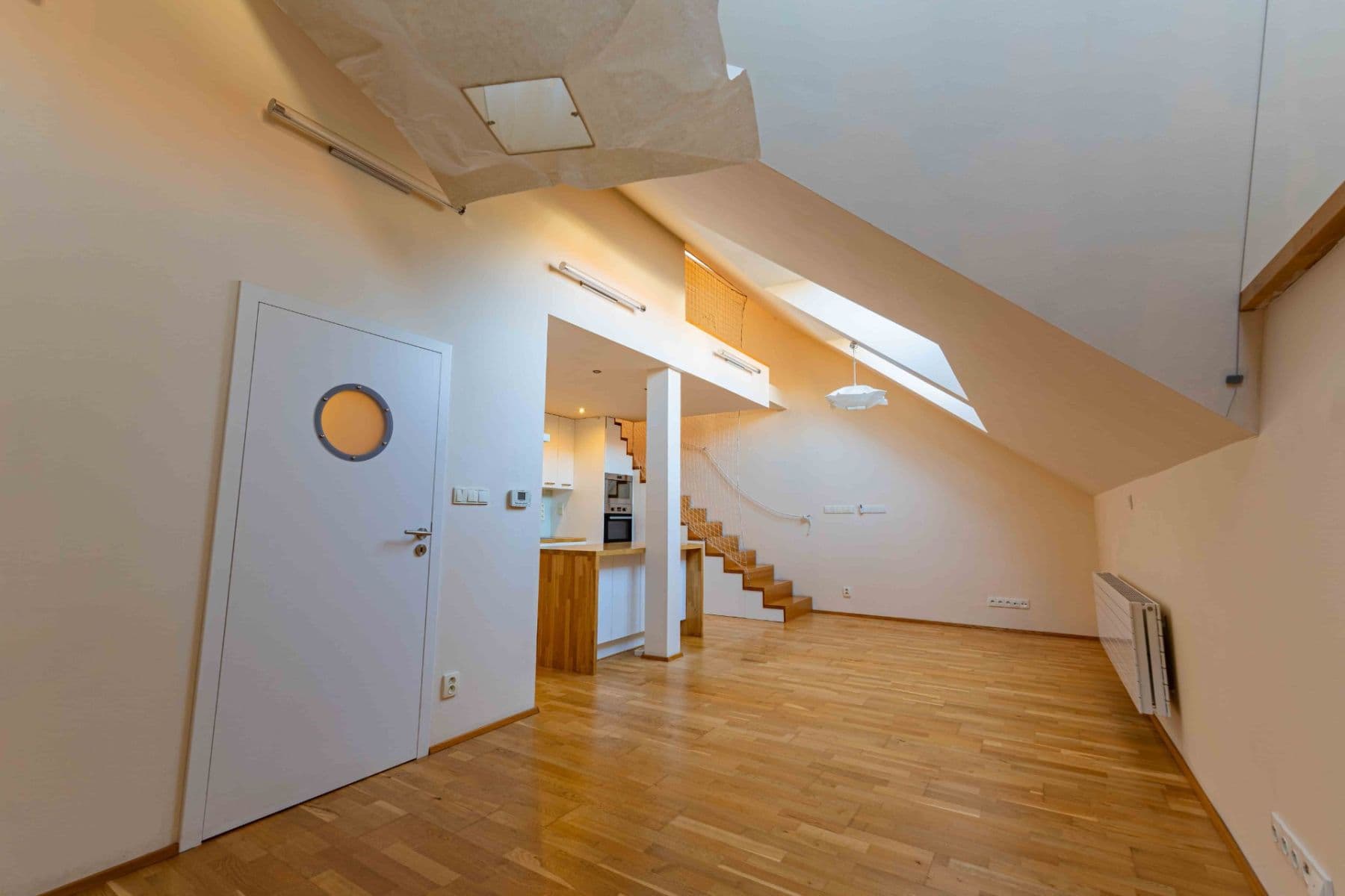 2 bedroom with open-plan kitchen flat to rent, 85 m², Čechova, Prague, Prague 2 bedroom with open-plan kitchen flat to rent, 85 m², Čechova, Prague, Prague