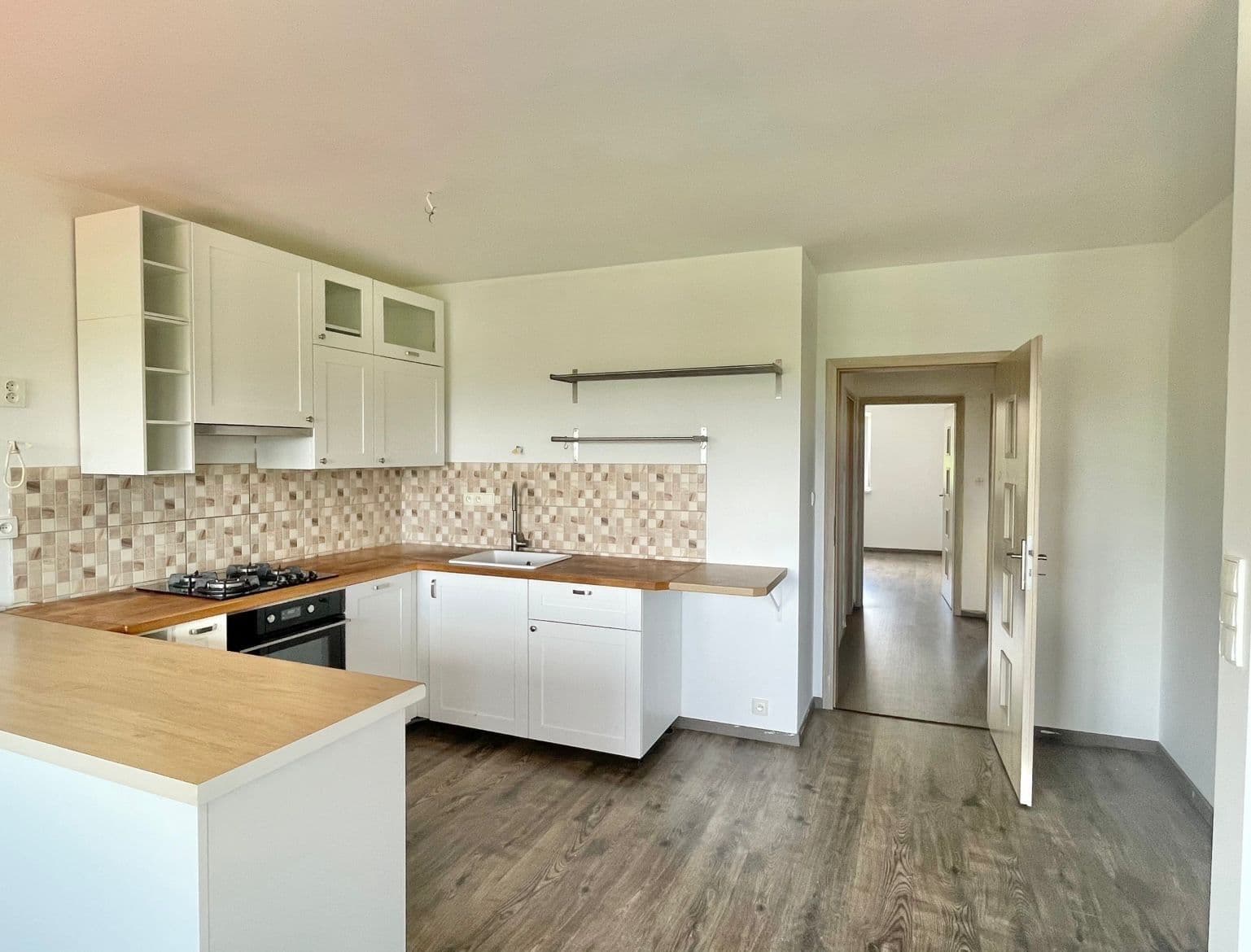2 bedroom with open-plan kitchen flat to rent, 77 m², Horská, Jenišov, Karlovarský Region 2 bedroom with open-plan kitchen flat to rent, 77 m², Horská, Jenišov, Karlovarský Region