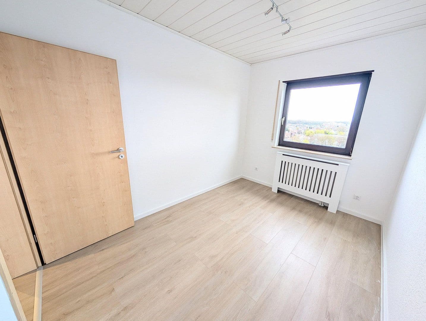 2 bedroom with open-plan kitchen flat to rent, 90 m², Neuhofen, Rhineland-Palatinate 2 bedroom with open-plan kitchen flat to rent, 90 m², Neuhofen, Rhineland-Palatinate