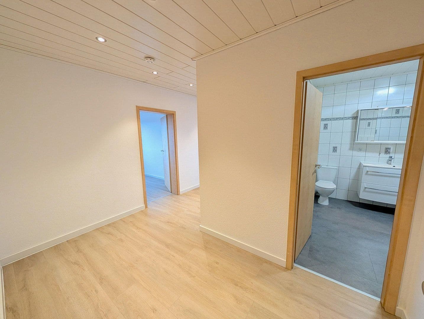 2 bedroom with open-plan kitchen flat to rent, 90 m², Neuhofen, Rhineland-Palatinate 2 bedroom with open-plan kitchen flat to rent, 90 m², Neuhofen, Rhineland-Palatinate