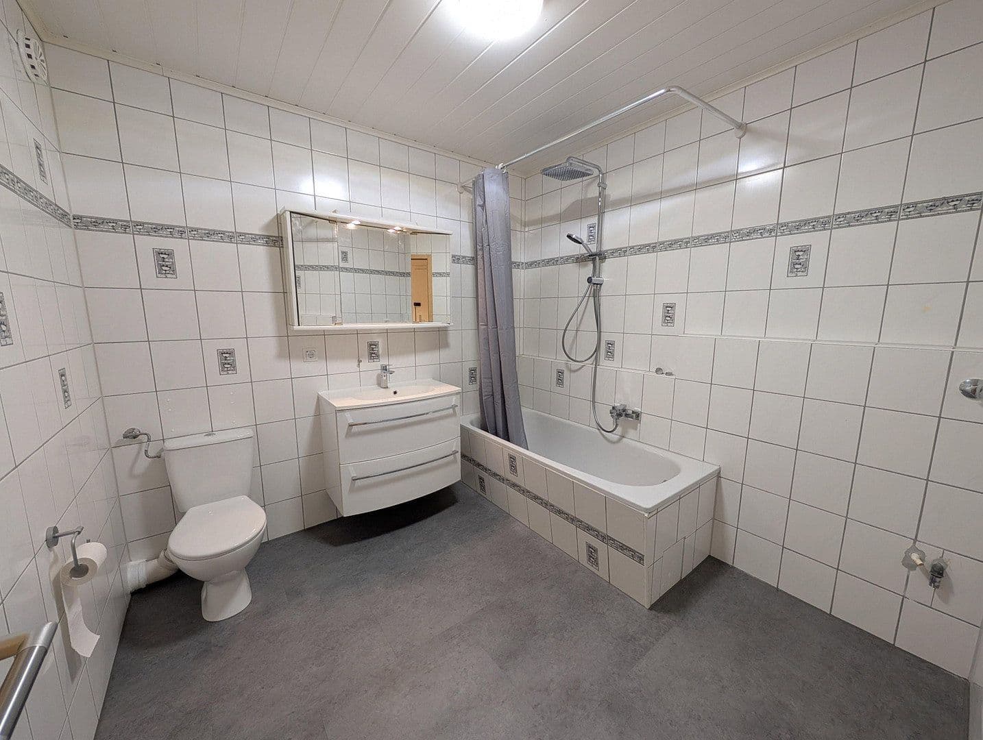 2 bedroom with open-plan kitchen flat to rent, 90 m², Neuhofen, Rhineland-Palatinate 2 bedroom with open-plan kitchen flat to rent, 90 m², Neuhofen, Rhineland-Palatinate