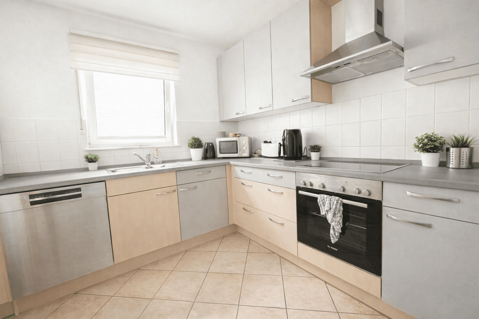 5 bedroom flat to rent, 155 m², Saarstr, Wiesbaden, Hesse 5 bedroom flat to rent, 155 m², Saarstr, Wiesbaden, Hesse