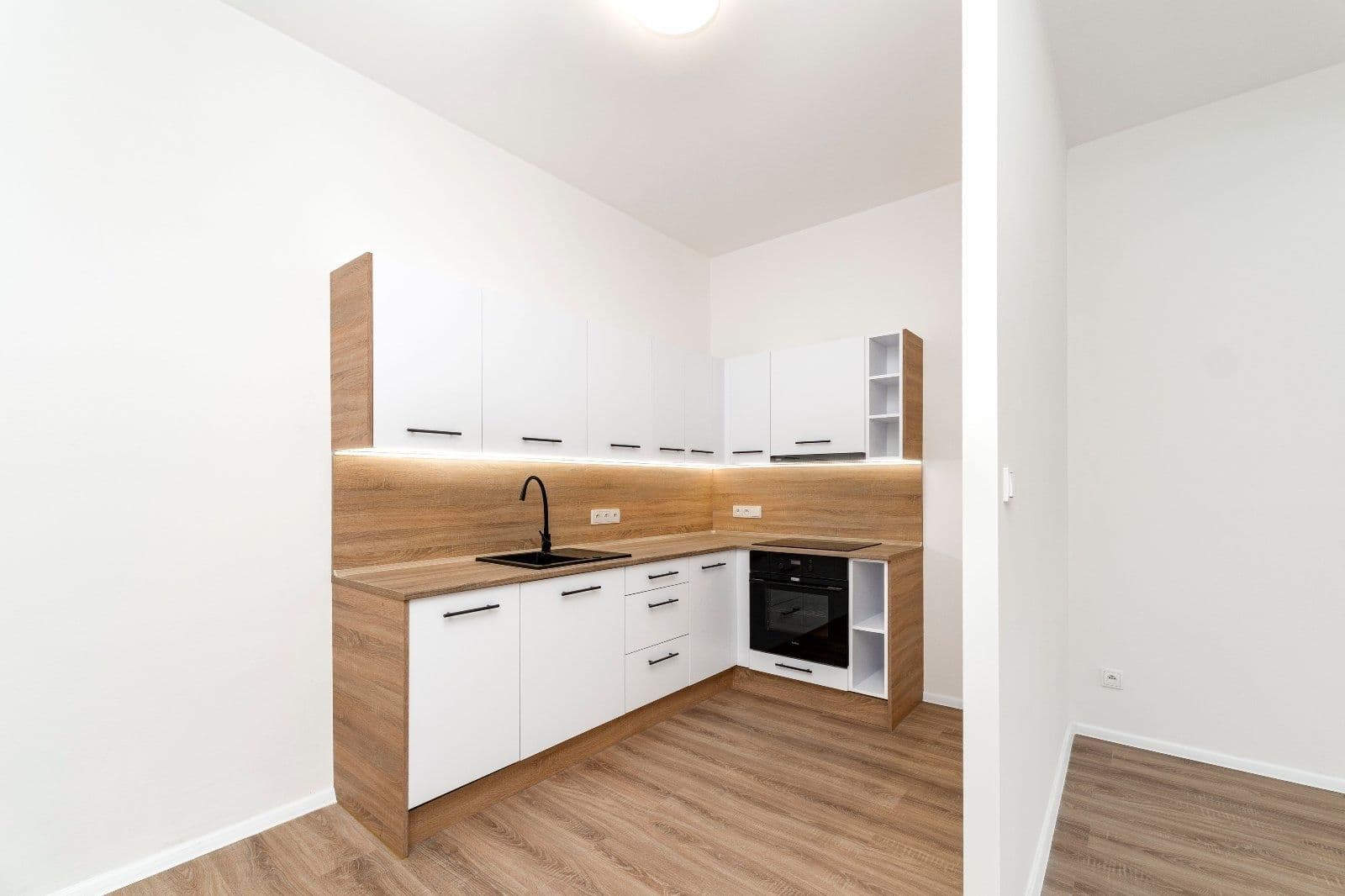 2 bedroom with open-plan kitchen flat to rent, 72 m², Kolmá, Havířov, Moravskoslezský Region 2 bedroom with open-plan kitchen flat to rent, 72 m², Kolmá, Havířov, Moravskoslezský Region