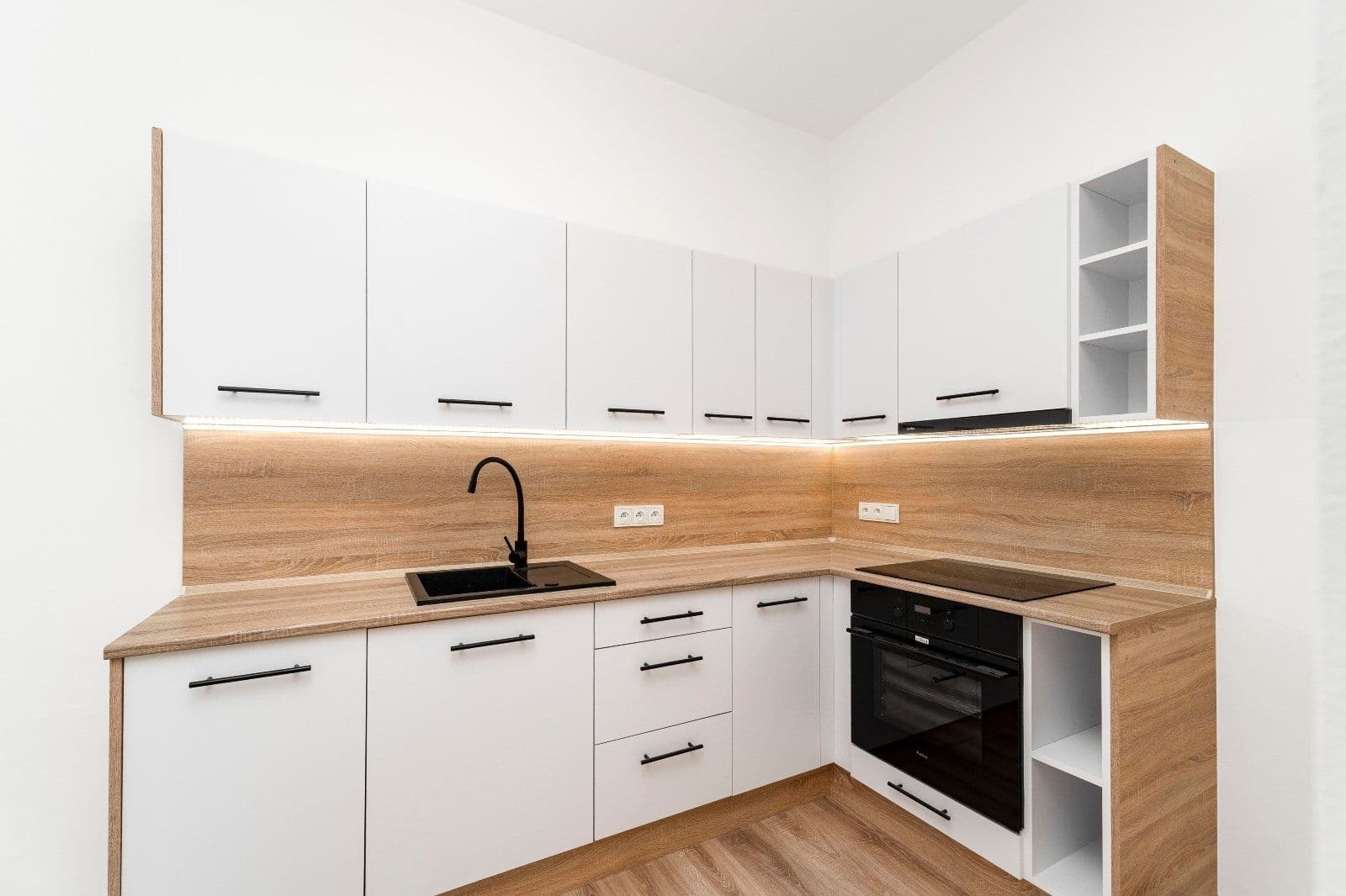 2 bedroom with open-plan kitchen flat to rent, 72 m², Kolmá, Havířov, Moravskoslezský Region 2 bedroom with open-plan kitchen flat to rent, 72 m², Kolmá, Havířov, Moravskoslezský Region