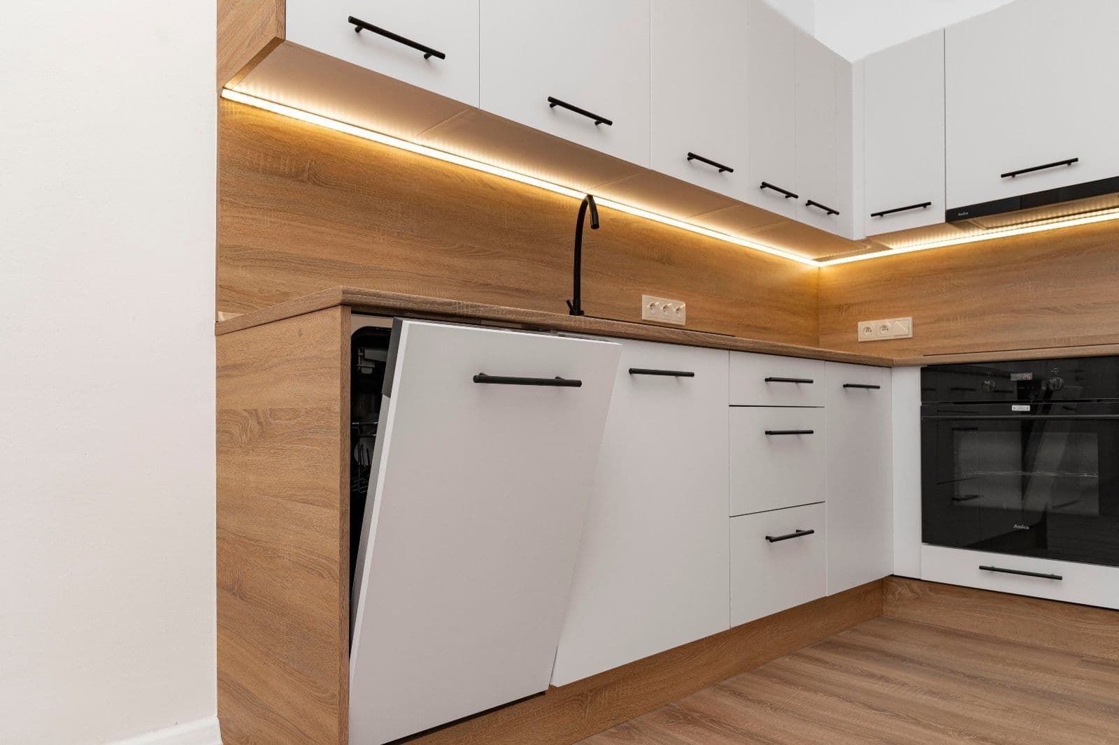 2 bedroom with open-plan kitchen flat to rent, 72 m², Kolmá, Havířov, Moravskoslezský Region 2 bedroom with open-plan kitchen flat to rent, 72 m², Kolmá, Havířov, Moravskoslezský Region