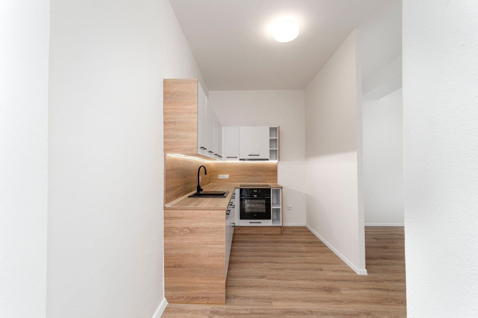 2 bedroom with open-plan kitchen flat to rent, 72 m², Kolmá, Havířov, Moravskoslezský Region 2 bedroom with open-plan kitchen flat to rent, 72 m², Kolmá, Havířov, Moravskoslezský Region