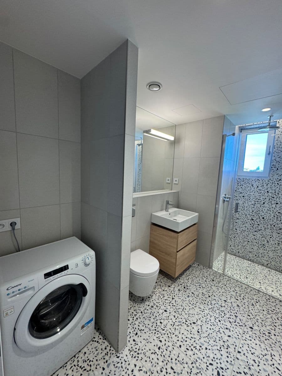 Studio flat to rent, 39 m², U Komína, Prague, Prague Studio flat to rent, 39 m², U Komína, Prague, Prague