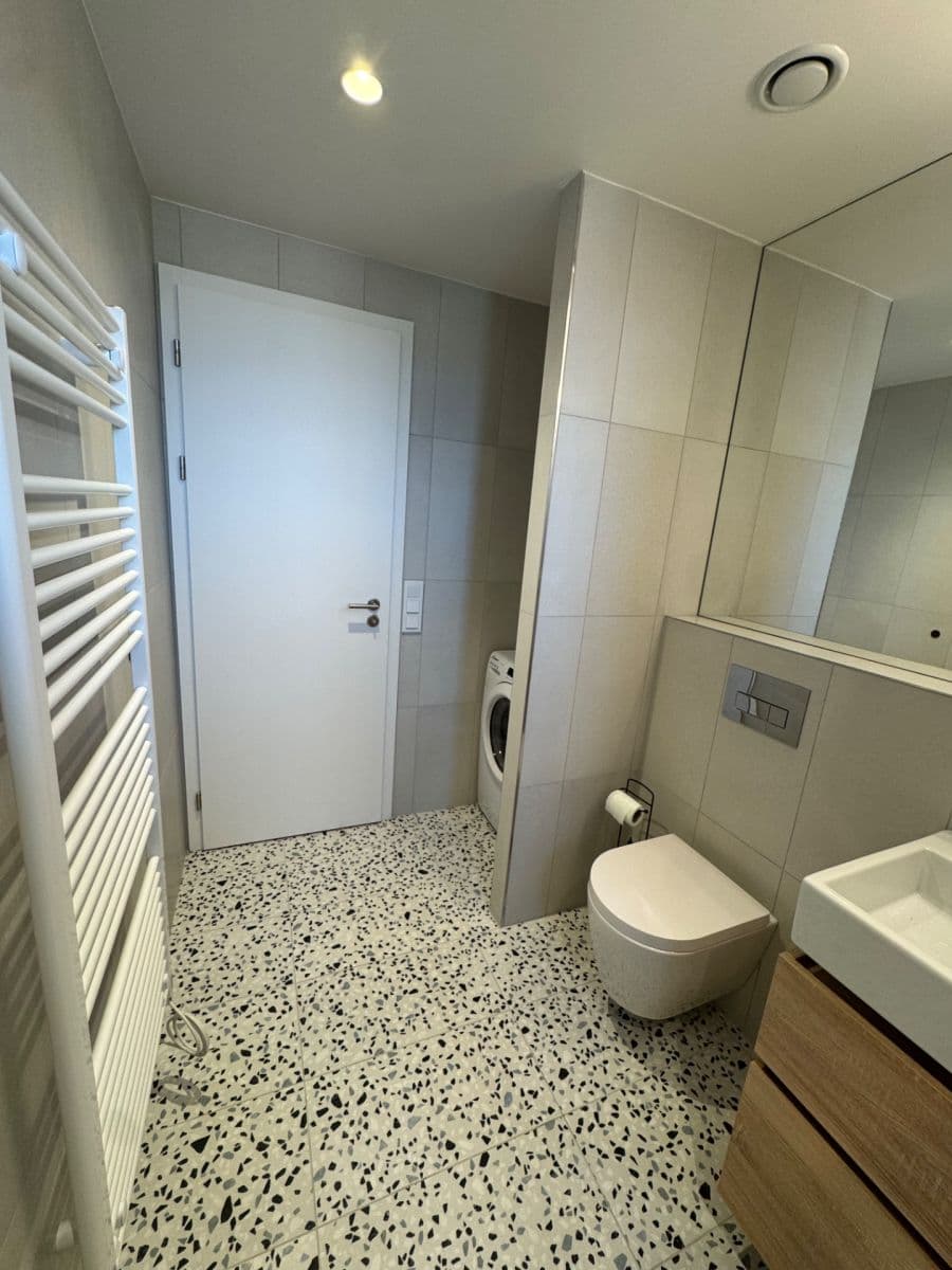 Studio flat to rent, 39 m², U Komína, Prague, Prague Studio flat to rent, 39 m², U Komína, Prague, Prague