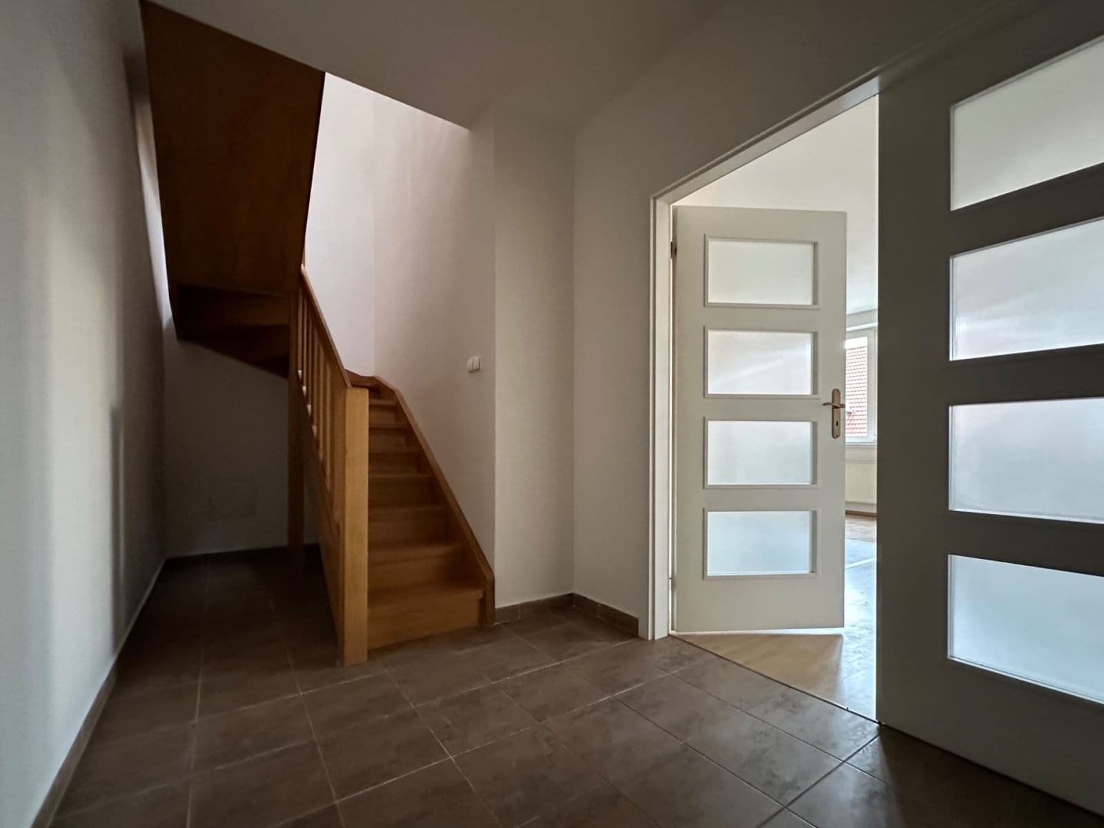 3 bedroom with open-plan kitchen flat to rent, 123 m², V Háji, Prague, Prague 3 bedroom with open-plan kitchen flat to rent, 123 m², V Háji, Prague, Prague