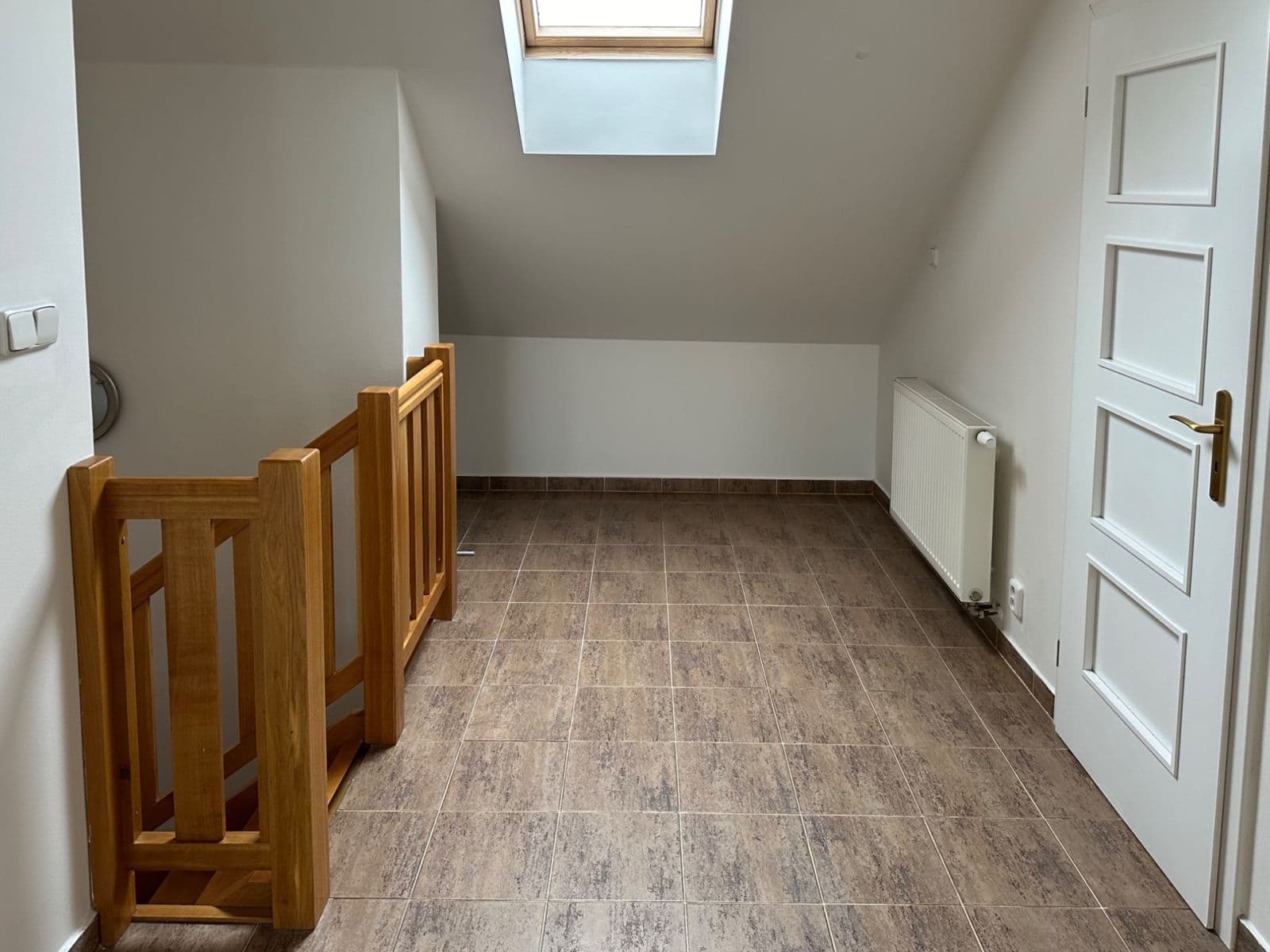 3 bedroom with open-plan kitchen flat to rent, 123 m², V Háji, Prague, Prague 3 bedroom with open-plan kitchen flat to rent, 123 m², V Háji, Prague, Prague