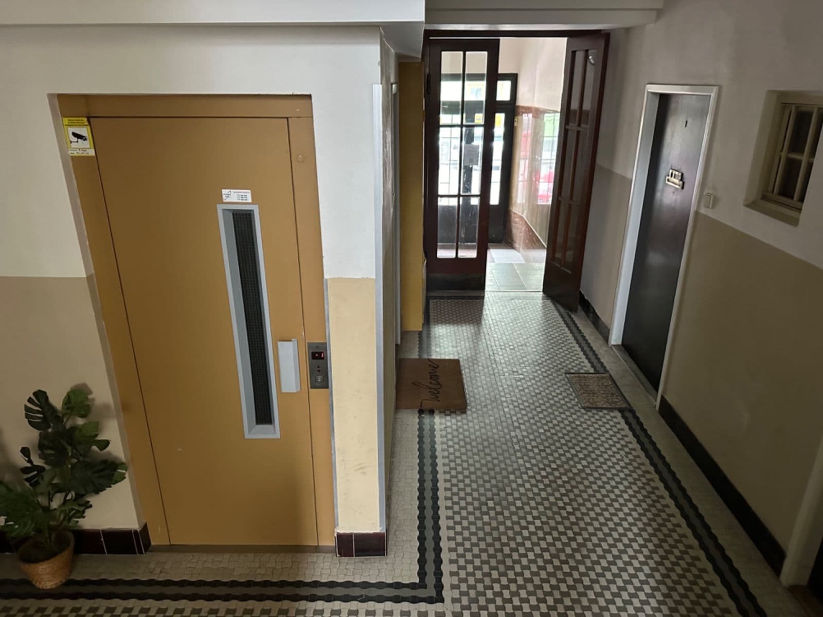 3 bedroom with open-plan kitchen flat to rent, 123 m², V Háji, Prague, Prague 3 bedroom with open-plan kitchen flat to rent, 123 m², V Háji, Prague, Prague