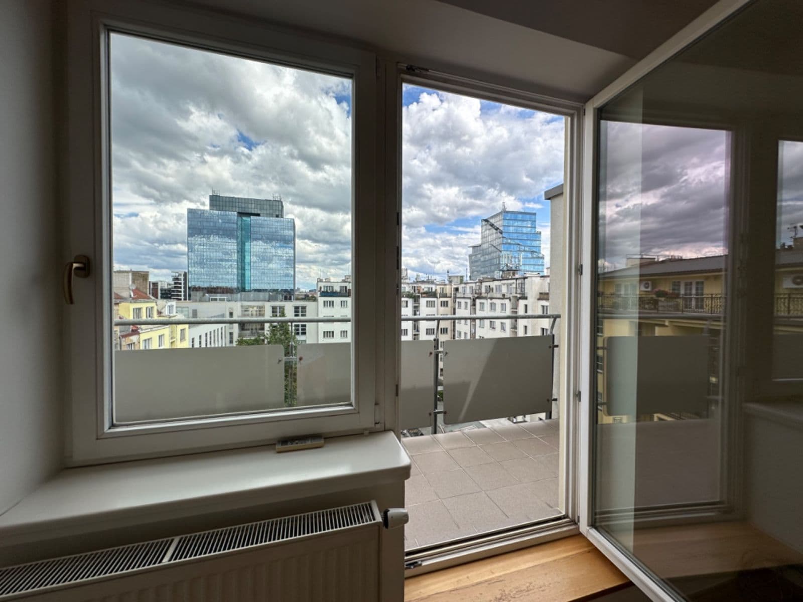 3 bedroom with open-plan kitchen flat to rent, 123 m², V Háji, Prague, Prague 3 bedroom with open-plan kitchen flat to rent, 123 m², V Háji, Prague, Prague