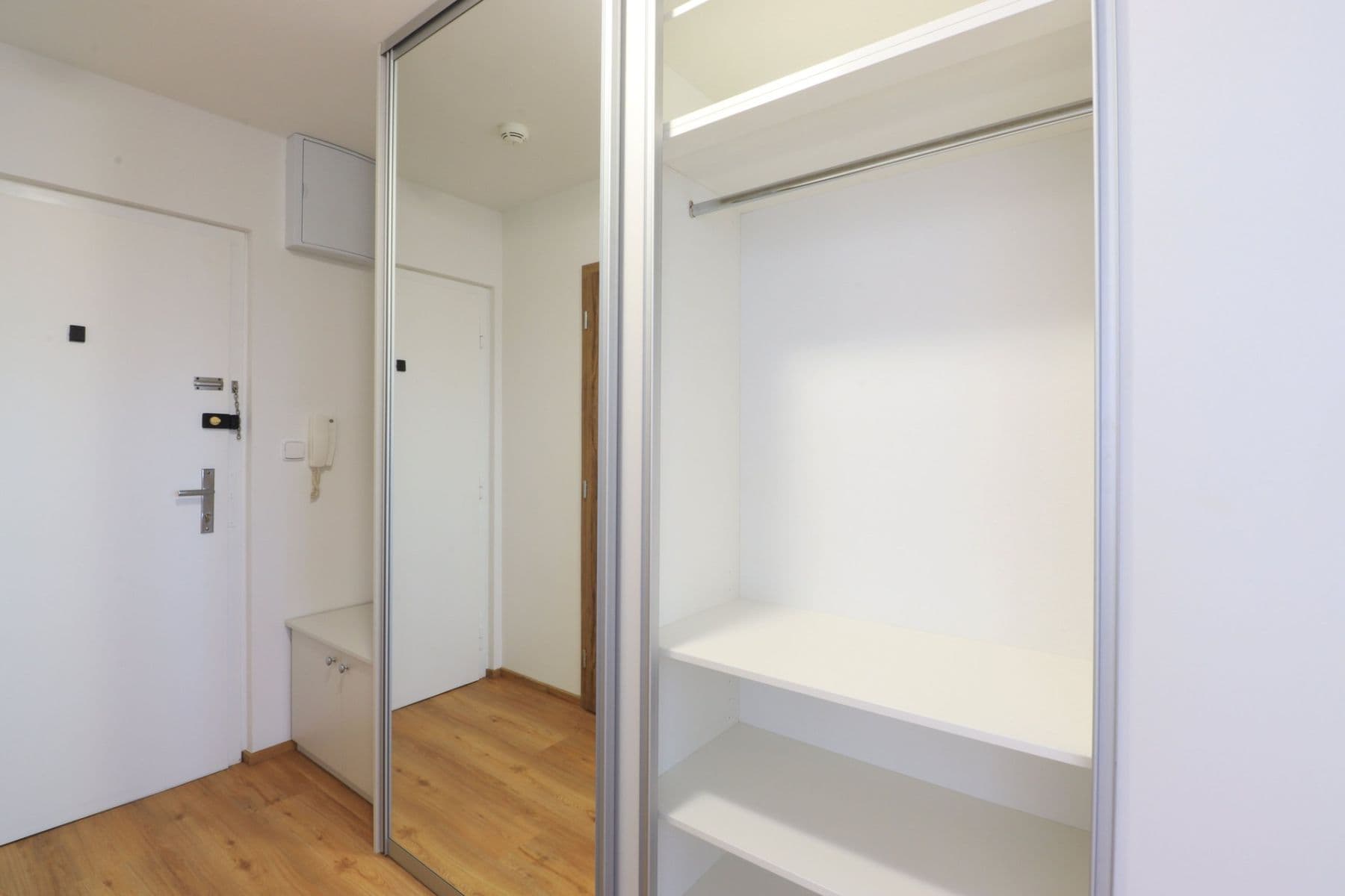 1 bedroom with open-plan kitchen flat to rent, 42 m², Anny Drabíkové, Prague, Prague 1 bedroom with open-plan kitchen flat to rent, 42 m², Anny Drabíkové, Prague, Prague