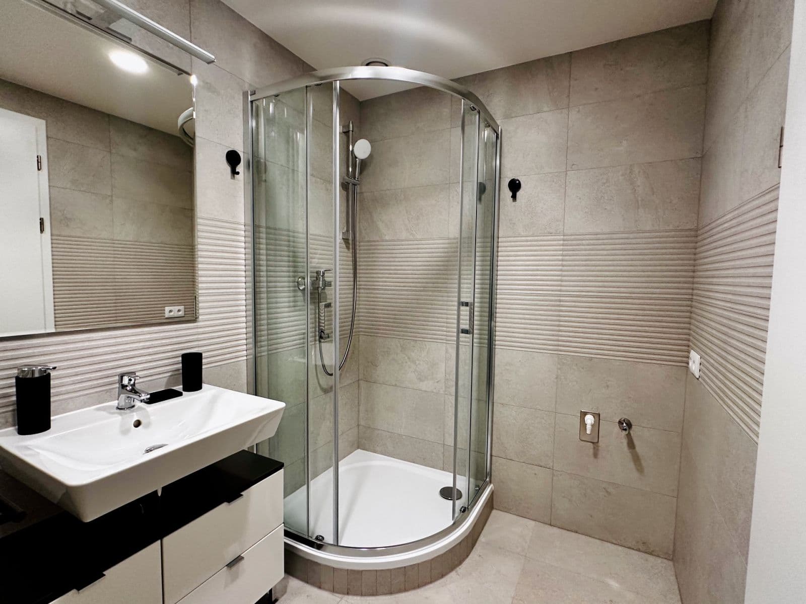 Studio flat to rent, 33 m², Poděbradská, Prague, Prague Studio flat to rent, 33 m², Poděbradská, Prague, Prague