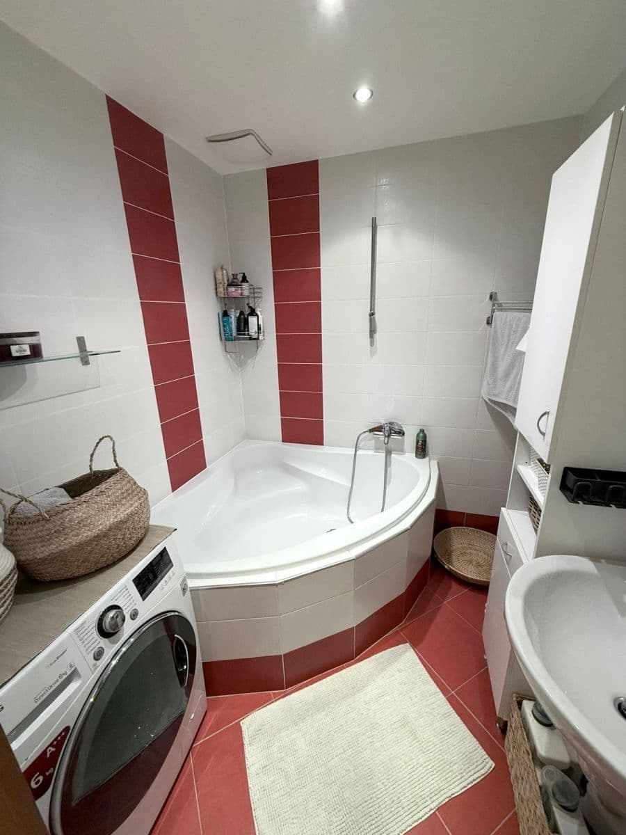 2 bedroom with open-plan kitchen flat to rent, 74 m², Sazovická, Prague, Prague 2 bedroom with open-plan kitchen flat to rent, 74 m², Sazovická, Prague, Prague