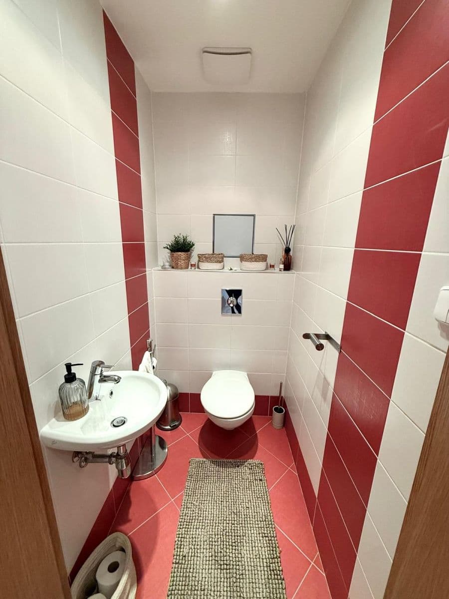 2 bedroom with open-plan kitchen flat to rent, 74 m², Sazovická, Prague, Prague 2 bedroom with open-plan kitchen flat to rent, 74 m², Sazovická, Prague, Prague