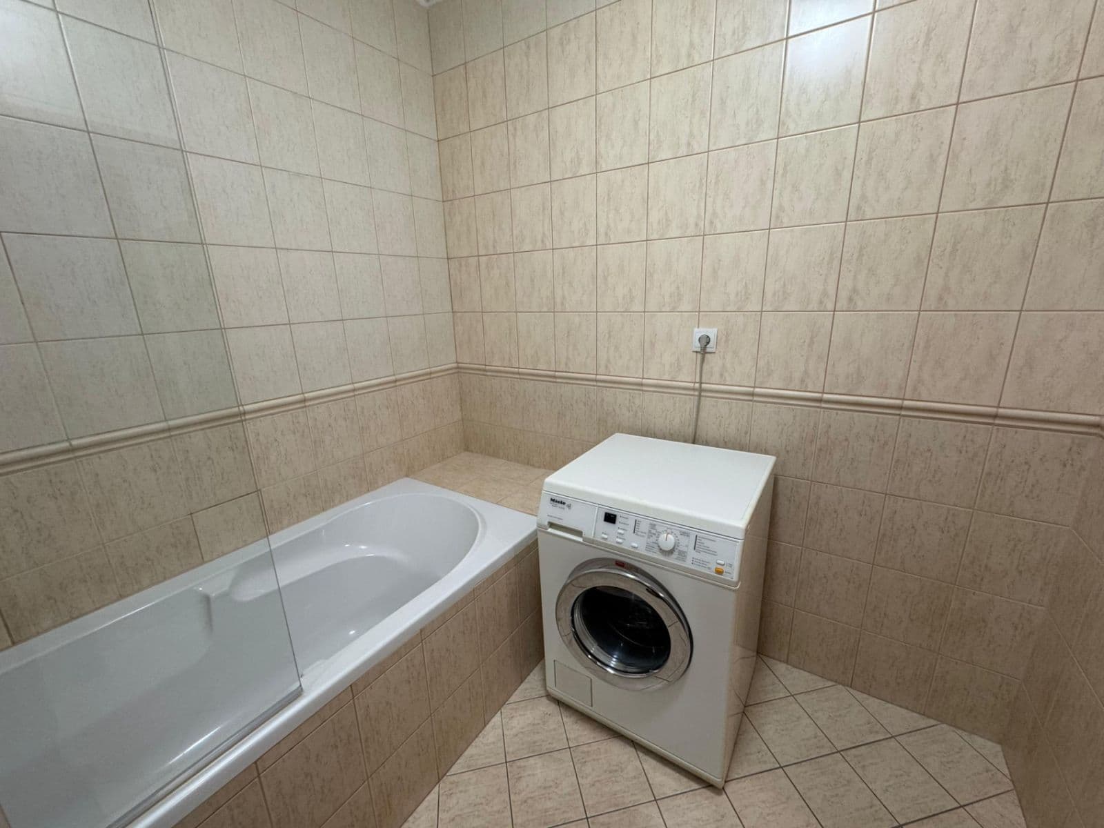 2 bedroom with open-plan kitchen flat to rent, 107 m², Strnadových, Prague, Prague 2 bedroom with open-plan kitchen flat to rent, 107 m², Strnadových, Prague, Prague