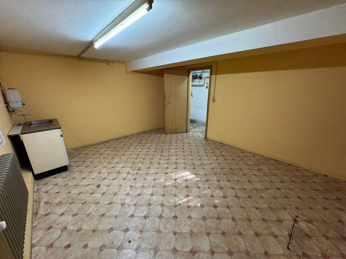 non-residential property to rent, 750 m², Solingen, North Rhine-Westphalia non-residential property to rent, 750 m², Solingen, North Rhine-Westphalia