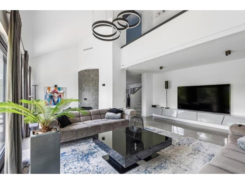 house for sale, 447 m², Siegfriedstraße 10, Taunusstein, Hesse house for sale, 447 m², Siegfriedstraße 10, Taunusstein, Hesse