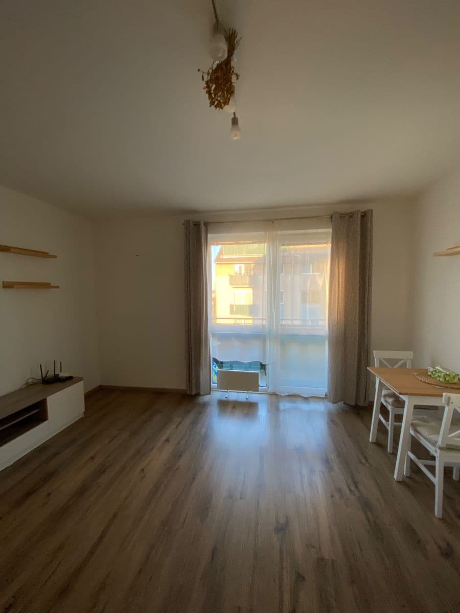 2 bedroom with open-plan kitchen flat to rent, 60 m², Ecksteinova, Chýně, Středočeský Region 2 bedroom with open-plan kitchen flat to rent, 60 m², Ecksteinova, Chýně, Středočeský Region