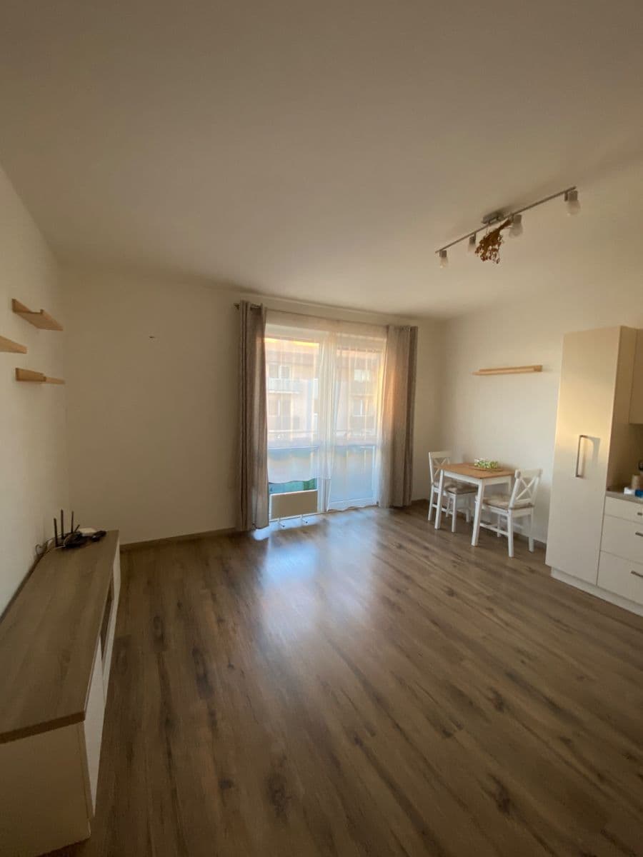 2 bedroom with open-plan kitchen flat to rent, 60 m², Ecksteinova, Chýně, Středočeský Region 2 bedroom with open-plan kitchen flat to rent, 60 m², Ecksteinova, Chýně, Středočeský Region