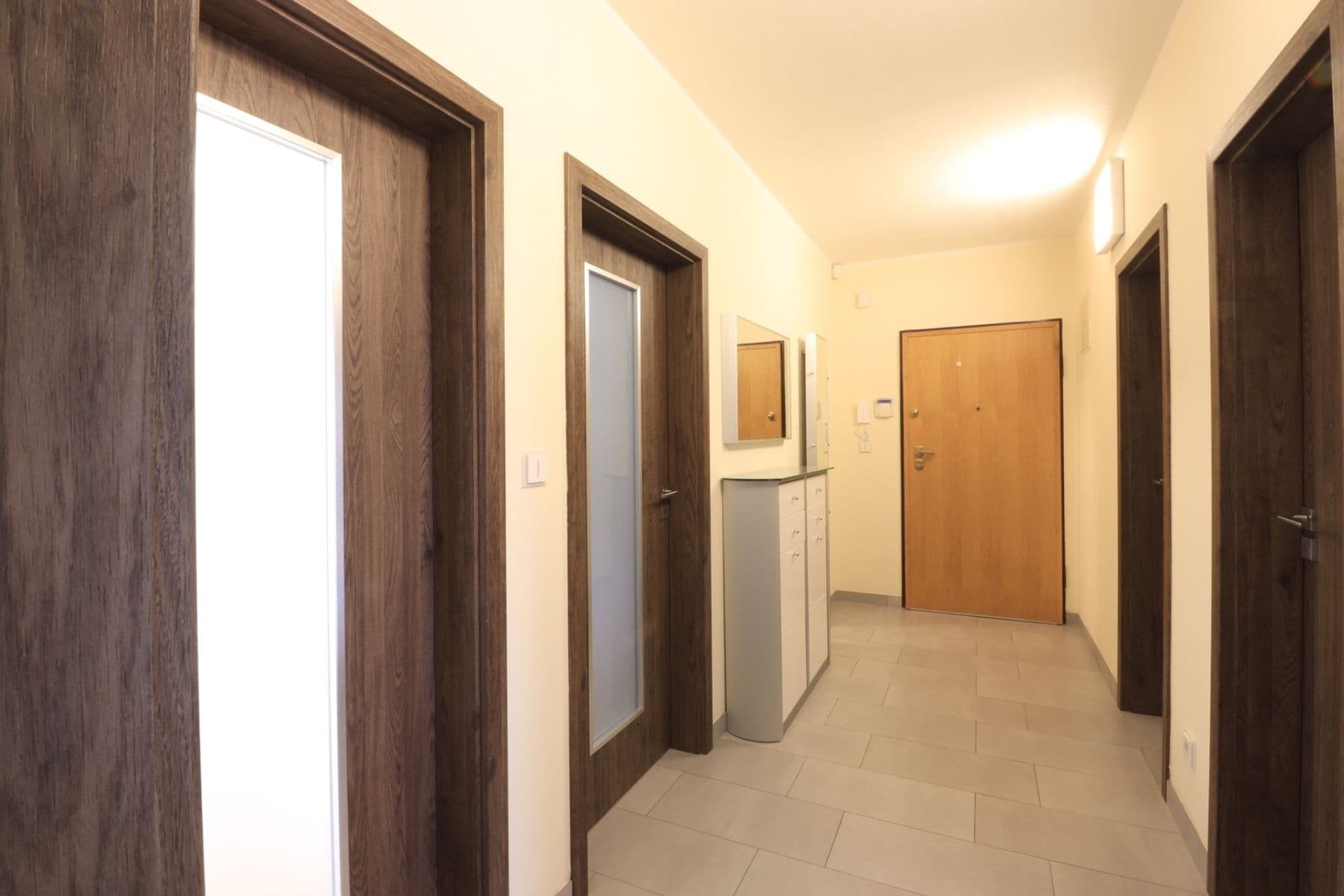 3 bedroom with open-plan kitchen flat to rent, 114 m², K Haltýři, Prague, Prague 3 bedroom with open-plan kitchen flat to rent, 114 m², K Haltýři, Prague, Prague