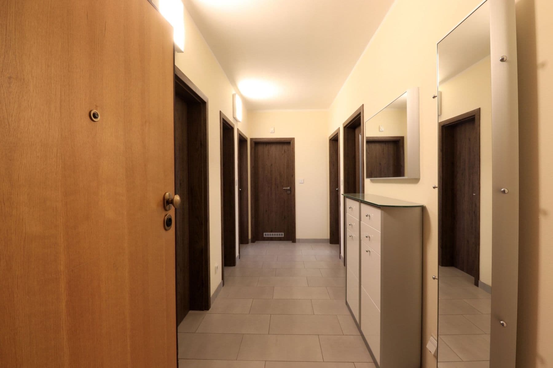 3 bedroom with open-plan kitchen flat to rent, 114 m², K Haltýři, Prague, Prague 3 bedroom with open-plan kitchen flat to rent, 114 m², K Haltýři, Prague, Prague