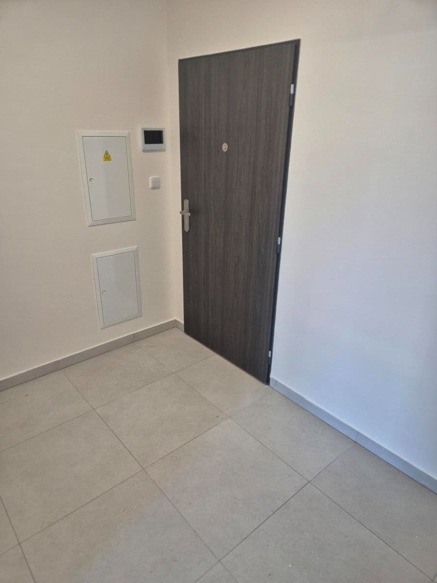 Studio flat to rent, 37 m², Pražská, Kolín, Středočeský Region Studio flat to rent, 37 m², Pražská, Kolín, Středočeský Region