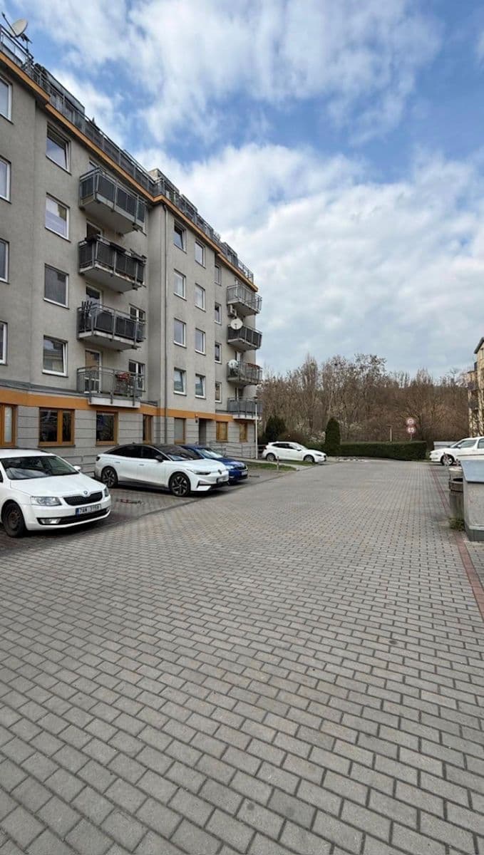 Studio flat to rent, 31 m², Kovanecká, Prague, Prague Studio flat to rent, 31 m², Kovanecká, Prague, Prague