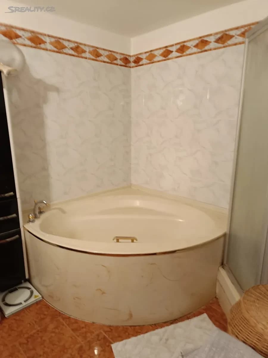 house for sale, 396 m², Karla Čapka, Chomutov, Ústecký Region house for sale, 396 m², Karla Čapka, Chomutov, Ústecký Region