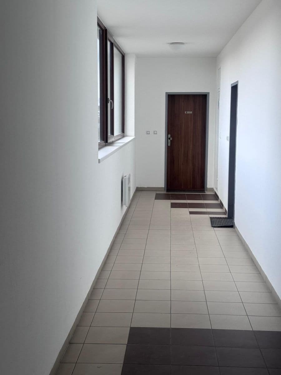 2 bedroom with open-plan kitchen flat to rent, 70 m², Řípská, Brno, Jihomoravský Region 2 bedroom with open-plan kitchen flat to rent, 70 m², Řípská, Brno, Jihomoravský Region